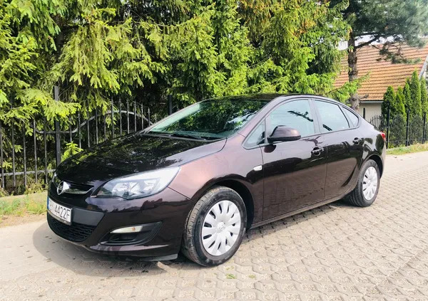 Opel Astra cena 40900 przebieg: 82700, rok produkcji 2016 z Bydgoszcz małe 154